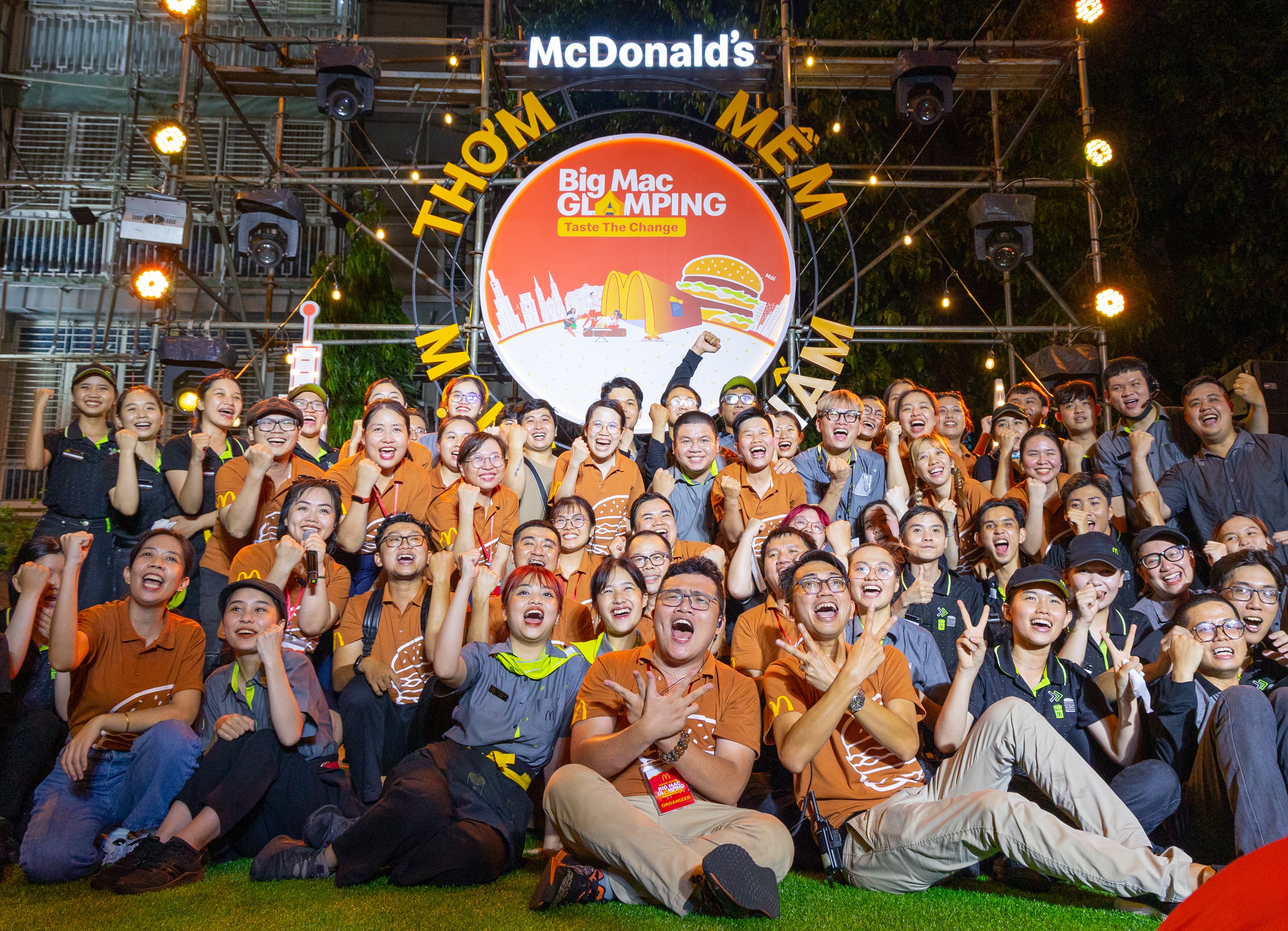 Một tinh thần rất “Làm hết sức – Chơi hết mình” của các nhân viên McDonald’s Việt Nam
